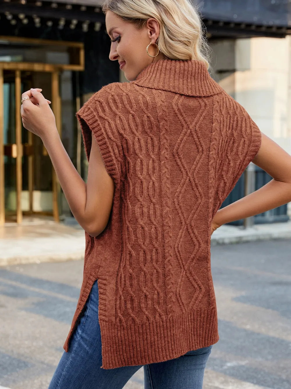 Pull Sans Manches Col Roulé en Maille Torsadée