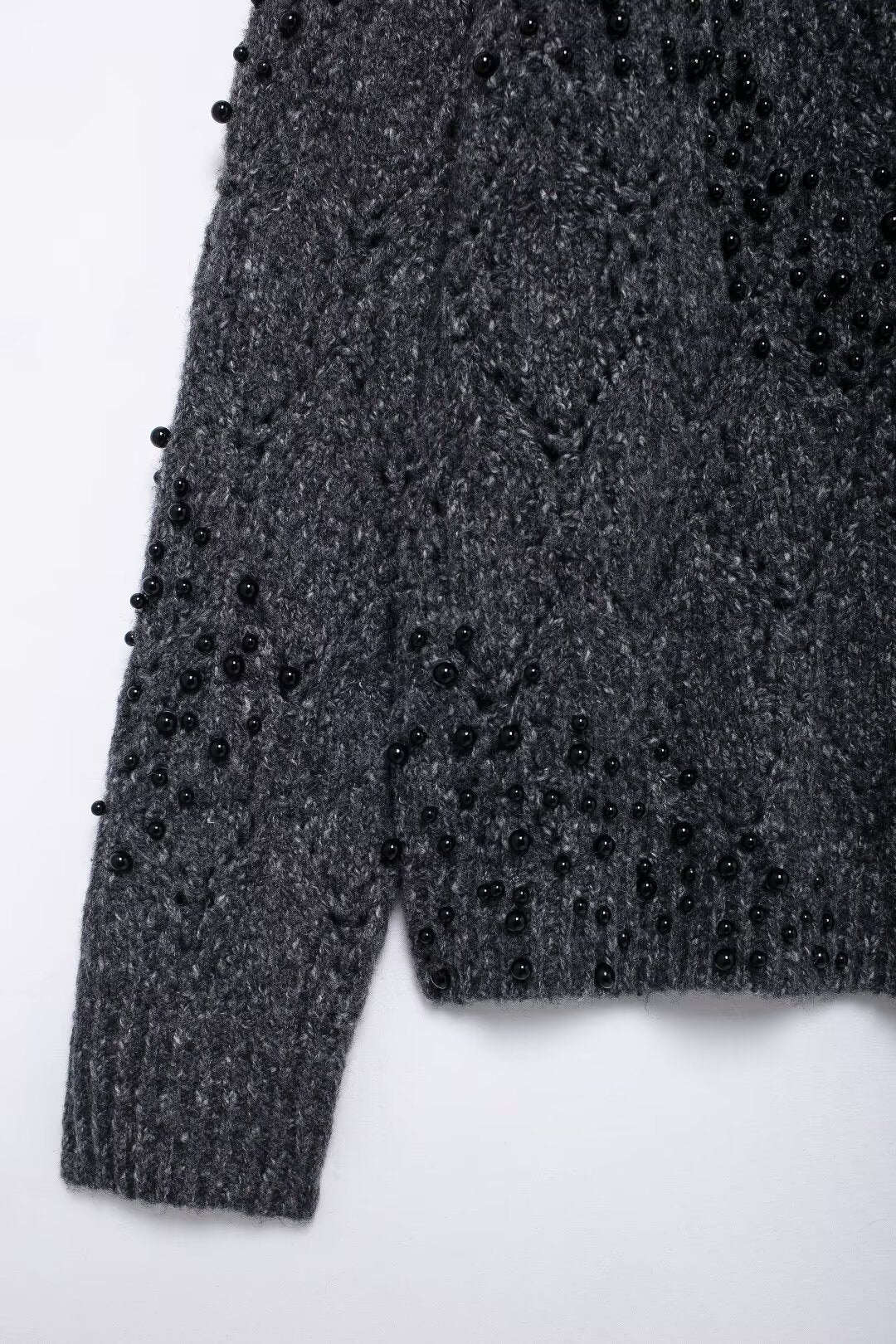 Pull Asymétrique Épaules Dénudées avec Perles