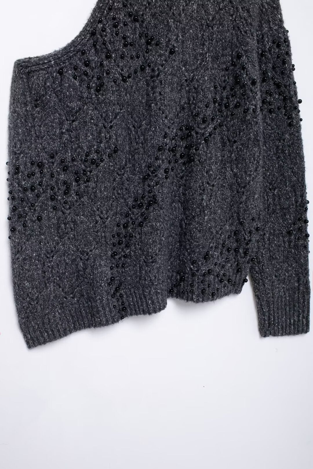 Pull Asymétrique Épaules Dénudées avec Perles