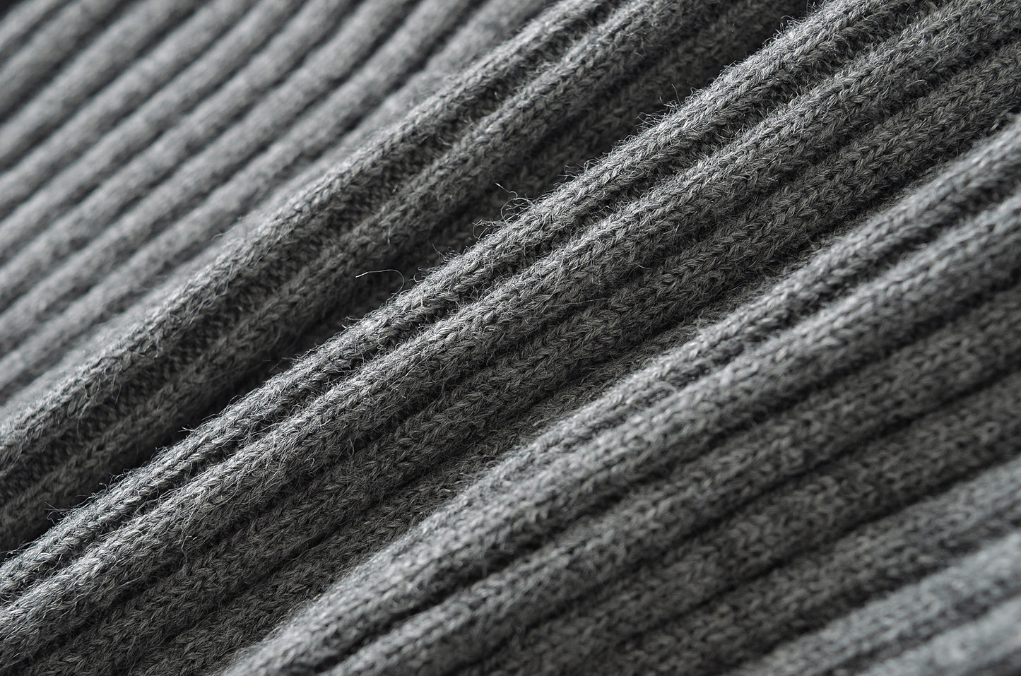 Cardigan Court Côtelé Noir à Décolleté V Distress