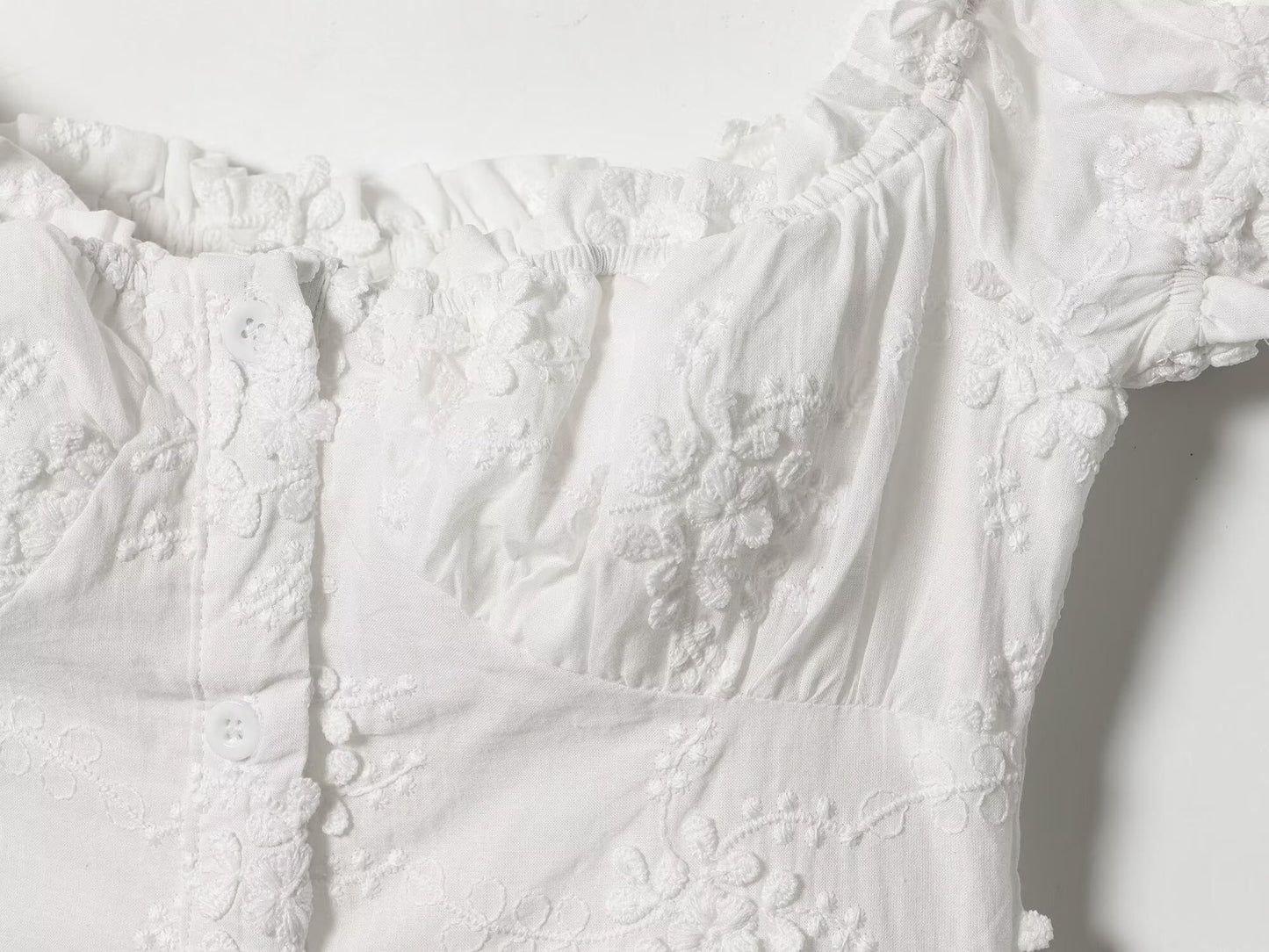 Top Court Milkmaid Blanc Brodé à Épaules Dénudées™