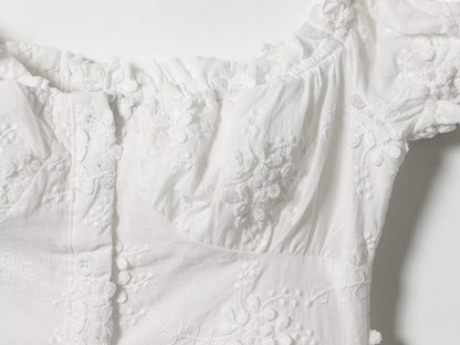Top Court Milkmaid Blanc Brodé à Épaules Dénudées™