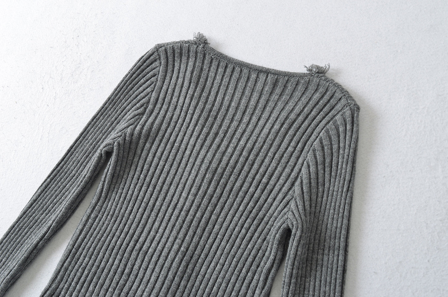 Cardigan Court Côtelé Noir à Décolleté V Distress