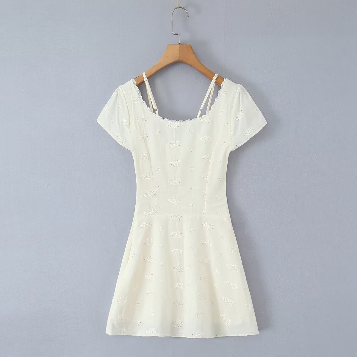 Robe Mini Blanche Froncée Dentelle & Nœuds