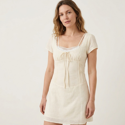 Robe Mini Blanche Froncée Dentelle & Nœuds